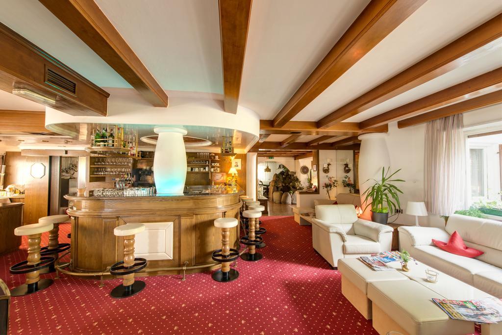 Hotel Waldhof コルナイアノ エクステリア 写真